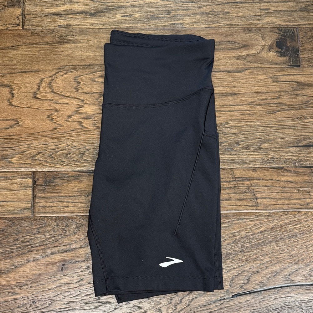 Brooks 8” tight shorts